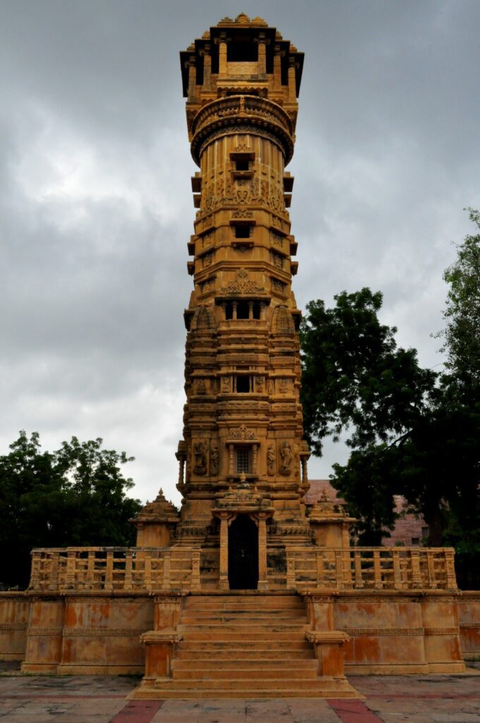 Hutheesing Jain Temple Manastambha