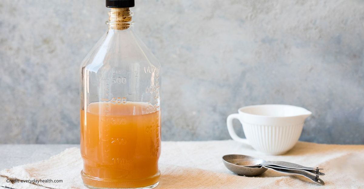 Apple cider to get rid of fruit flies